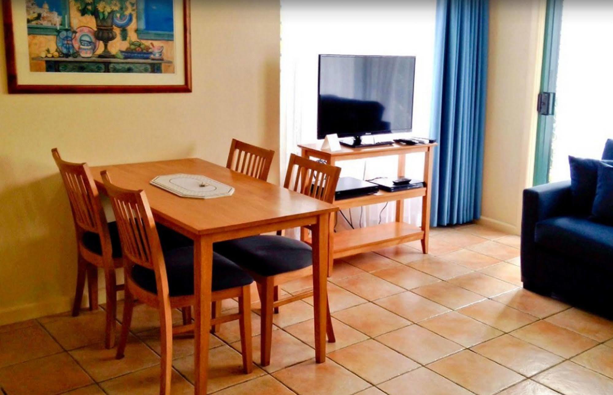 Oxley Cove Holiday Apartment Порт-Маккуорі Екстер'єр фото