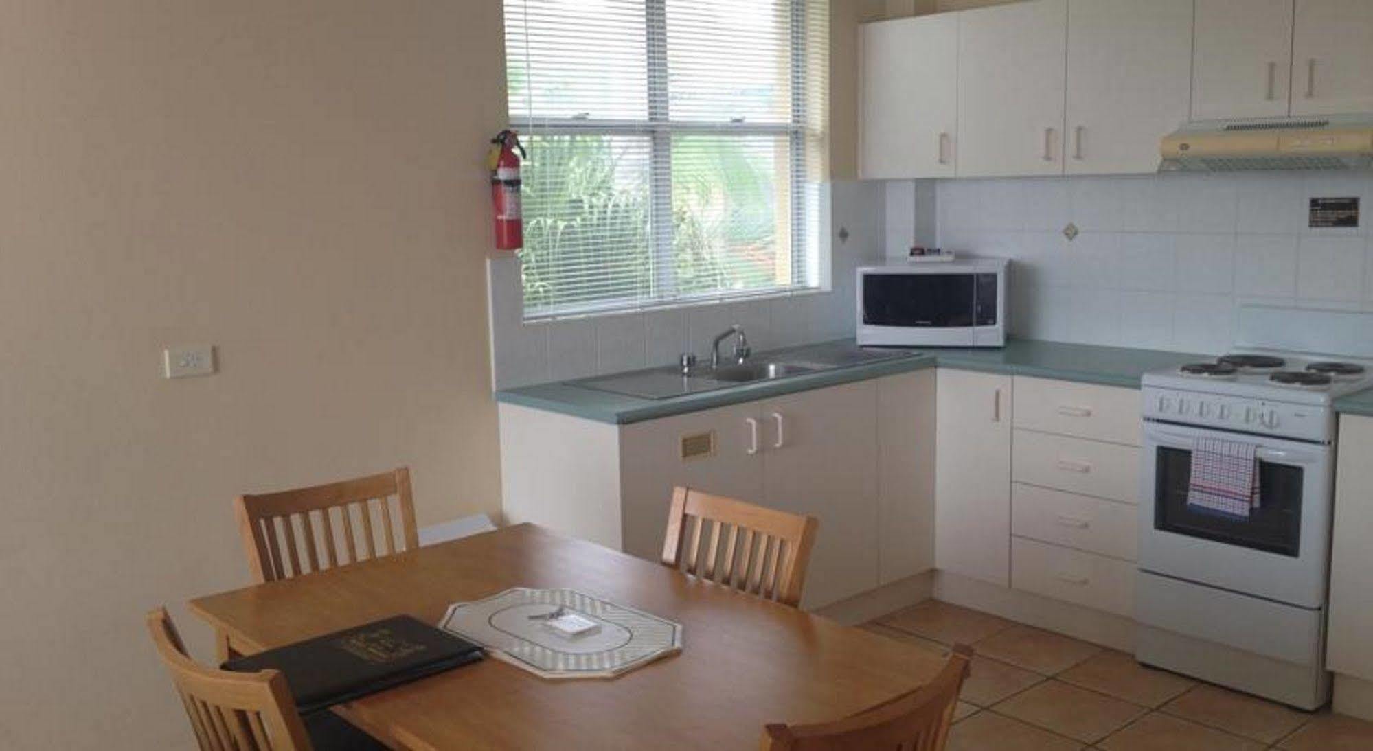 Oxley Cove Holiday Apartment Порт-Маккуорі Екстер'єр фото